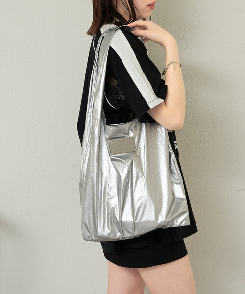 Chico（チコ）の「メタリックロゴマルシェトート（トートバッグ・レディース・ブルー/シルバー/ピンク/ホワイト/ネイビー・FREE）」の12枚目の写真