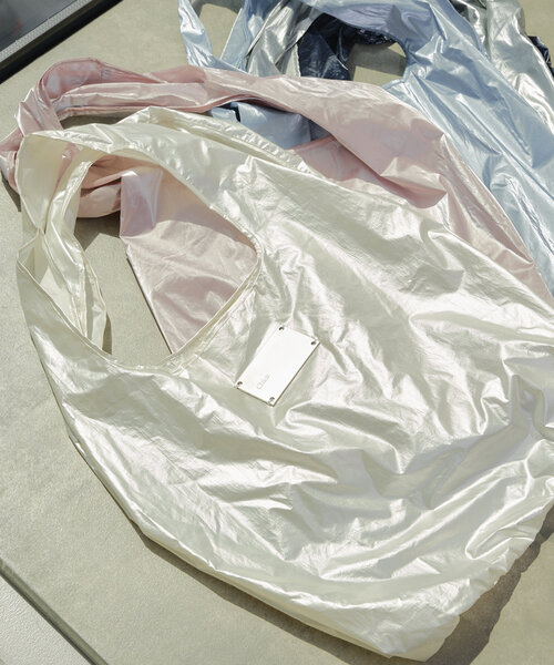 Chico（チコ）の「メタリックロゴマルシェトート（トートバッグ・レディース・ブルー/シルバー/ピンク/ホワイト/ネイビー・FREE）」の16枚目の写真