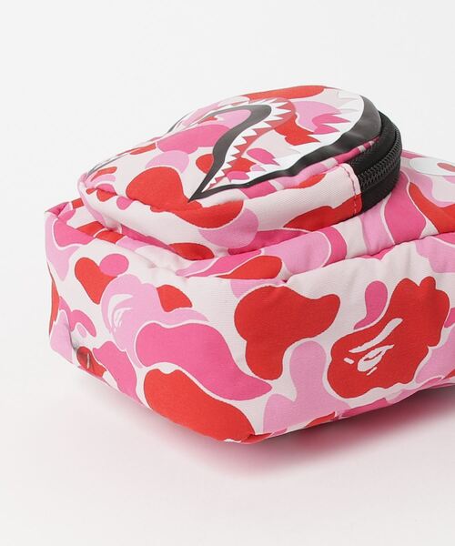 A BATHING APE(アベイシングエイプ)の「ABC CAMO SHARK MINI BAG(ショルダーバッグ・メンズ・ブルー/ピンク/グリーン・FREE)」の7枚目の写真