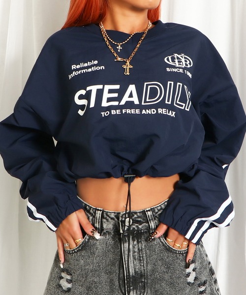 GORGE(ゴージ)の「《クロップド丈×スポーティ》レディース ナイロン ドローコード トップス ロゴ入り 春秋(その他トップス・レディース・ブラック/カーキ/ネイビー・F)」の3枚目の写真