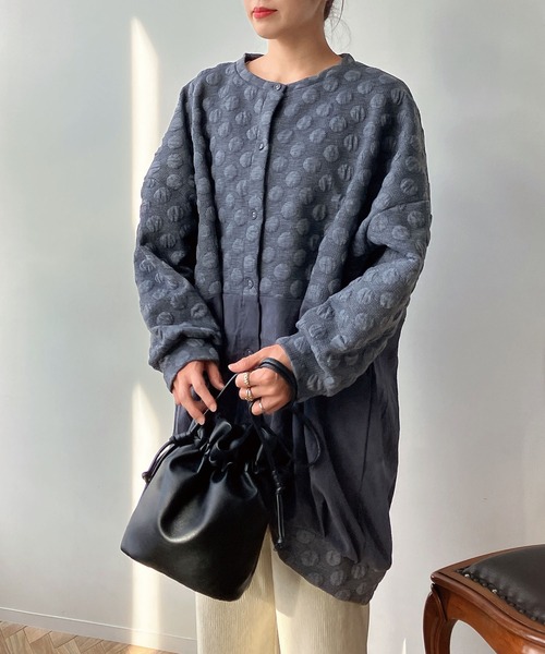 AS KNOW AS plus(アズノゥアズプラス)の「◇ゆるり切り替えコクーンカーディガン(カーディガン/ボレロ・レディース・ボルドー/グレイッシュベージュ/チャコールグレー/ダークグリーン/ベージュ系/ダークグリーン系/グレー系/ネイビー系/ベージュ系1/ダークグリーン系1/オレンジ系1/グレー系1/ダークグリーン系2/ベージュ系2/ネイビー系2/グレー系2/ホワイト系その他3/ブルー系3/グレー系3/ベージュ系3/グレー系4/ネイビー系4/ベージュ系4/ダークグリーン系4・FREE)」の4枚目の写真