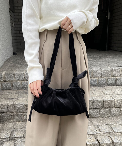 CAPRICIEUX LE'MAGE（カプリシューレマージュ）の「ベロアリボンバッグ（ショルダーバッグ・レディース・ブラック・FREE）」の7枚目の写真