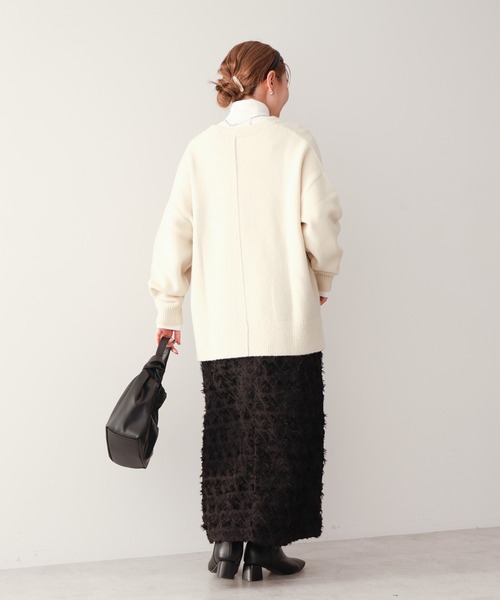 AMERICAN HOLIC（アメリカンホリック）の「カーブVネックニットプルオーバー（ニット/セーター・レディース・グリーン/モカ/アイボリー/チャコールグレー・M/L）」の5枚目の写真