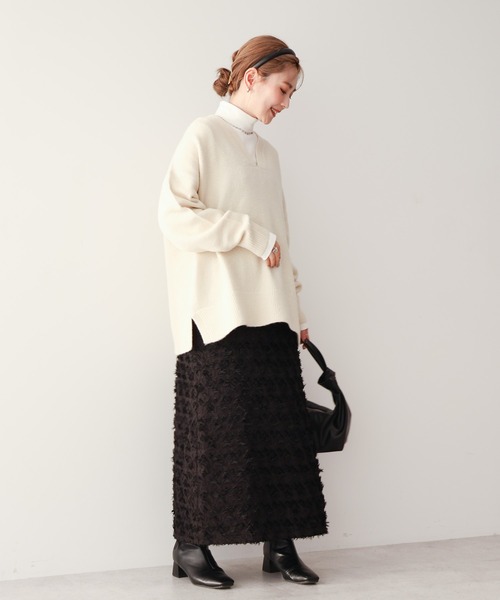 AMERICAN HOLIC（アメリカンホリック）の「カーブVネックニットプルオーバー（ニット/セーター・レディース・グリーン/モカ/アイボリー/チャコールグレー・M/L）」の6枚目の写真