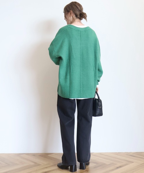 AMERICAN HOLIC（アメリカンホリック）の「カーブVネックニットプルオーバー（ニット/セーター・レディース・グリーン/モカ/アイボリー/チャコールグレー・M/L）」の14枚目の写真