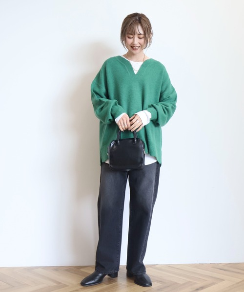 AMERICAN HOLIC（アメリカンホリック）の「カーブVネックニットプルオーバー（ニット/セーター・レディース・グリーン/モカ/アイボリー/チャコールグレー・M/L）」の13枚目の写真