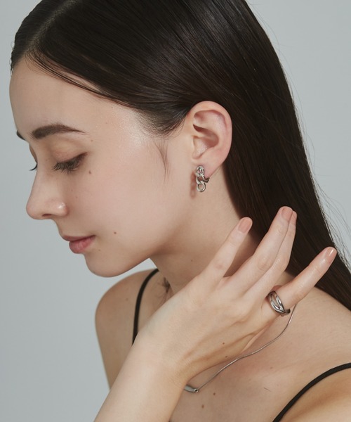 ciite' surgical stainless(シーテサージカルステンレス)の「【 金属アレルギー対応 】 チェーンモチーフ イヤリング サージカルステンレス (両耳用)(イヤリング・レディース・ゴールド/シルバー・FREE)」の7枚目の写真