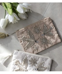 Three Four Time（スリーフォータイム）の「ビーズ鳥刺繍フラットポーチ（ポーチ）」