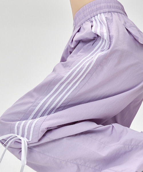 VICKY（ビッキー）の「サイドライントラックパンツ《洗濯機で洗える》（その他パンツ・レディース・パープル/ライトグレー・M）」の2枚目の写真
