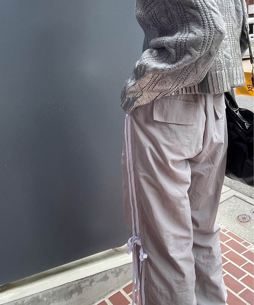 VICKY（ビッキー）の「サイドライントラックパンツ《洗濯機で洗える》（その他パンツ・レディース・パープル/ライトグレー・M）」の5枚目の写真