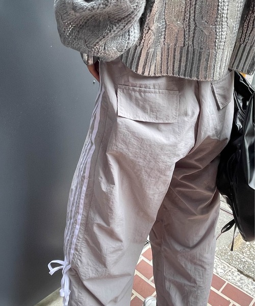 VICKY（ビッキー）の「サイドライントラックパンツ《洗濯機で洗える》（その他パンツ・レディース・パープル/ライトグレー・M）」の10枚目の写真