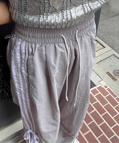 VICKY（ビッキー）の「サイドライントラックパンツ《洗濯機で洗える》（その他パンツ・レディース・パープル/ライトグレー・M）」の11枚目の写真