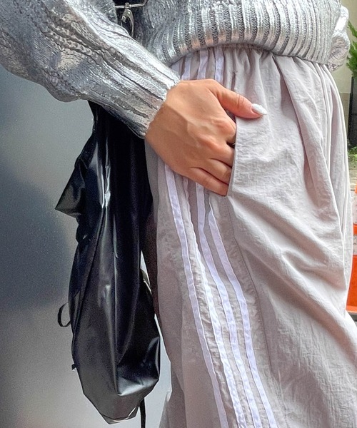 VICKY（ビッキー）の「サイドライントラックパンツ《洗濯機で洗える》（その他パンツ・レディース・パープル/ライトグレー・M）」の12枚目の写真