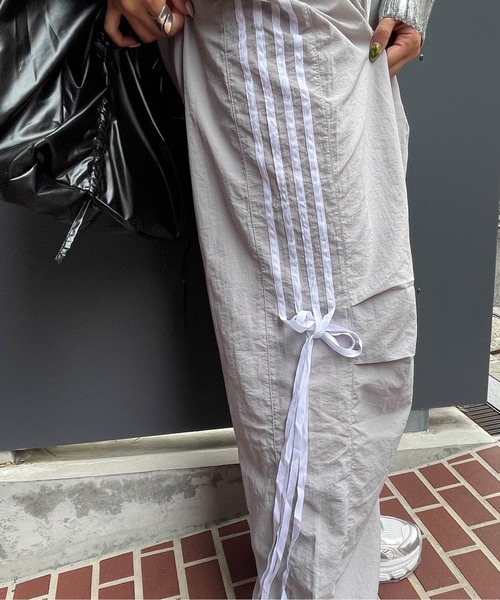 VICKY（ビッキー）の「サイドライントラックパンツ《洗濯機で洗える》（その他パンツ・レディース・パープル/ライトグレー・M）」の13枚目の写真