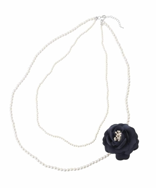 a.v.v（アーヴェヴェ）の「コサージュ付き二連ネックレス（ネックレス・レディース・ベージュ/ネイビー・38）」の3枚目の写真