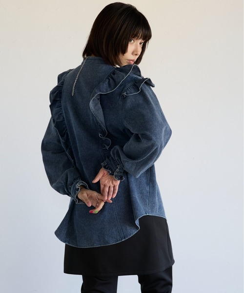 SOTT(ソット)の「Frill Denim Shirt フリルデニムシャツ(シャツ/ブラウス・レディース・ブラック/ケミカルウォッシュ・FREE)」の5枚目の写真