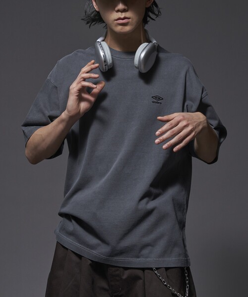 UMBRO（アンブロ）の「UMBRO/アンブロ 別注 UMBRO ピグメントクルーネックTシャツ(限定展開)（Tシャツ/カットソー・メンズ・オフホワイト/ブラウン/グレー/ブラック・MEDIUM/LARGE）」の14枚目の写真