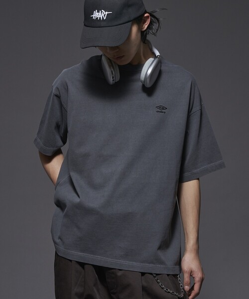 UMBRO（アンブロ）の「UMBRO/アンブロ 別注 UMBRO ピグメントクルーネックTシャツ(限定展開)（Tシャツ/カットソー・メンズ・オフホワイト/ブラウン/グレー/ブラック・MEDIUM/LARGE）」の16枚目の写真