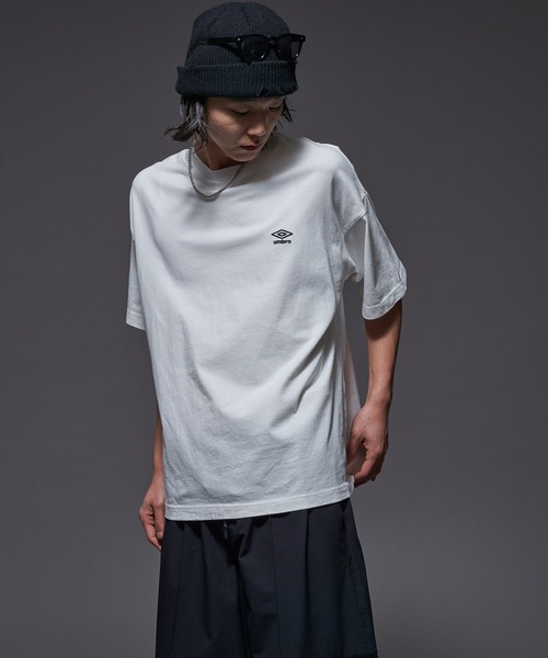 UMBRO（アンブロ）の「UMBRO/アンブロ 別注 UMBRO ピグメントクルーネックTシャツ(限定展開)（Tシャツ/カットソー・メンズ・オフホワイト/ブラウン/グレー/ブラック・MEDIUM/LARGE）」の13枚目の写真