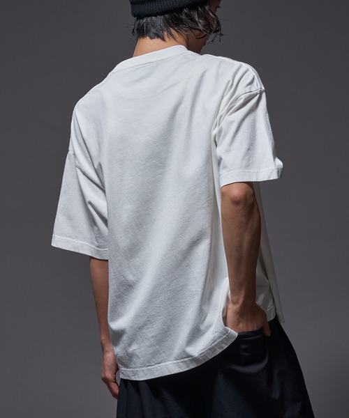 UMBRO（アンブロ）の「UMBRO/アンブロ 別注 UMBRO ピグメントクルーネックTシャツ(限定展開)（Tシャツ/カットソー・メンズ・オフホワイト/ブラウン/グレー/ブラック・MEDIUM/LARGE）」の10枚目の写真