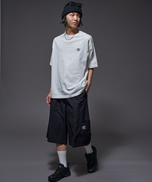 UMBRO（アンブロ）の「UMBRO/アンブロ 別注 UMBRO ピグメントクルーネックTシャツ(限定展開)（Tシャツ/カットソー・メンズ・オフホワイト/ブラウン/グレー/ブラック・MEDIUM/LARGE）」の9枚目の写真