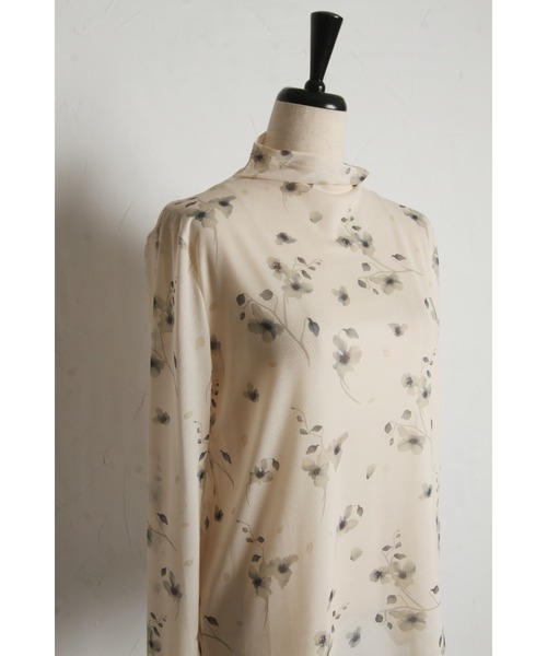 &. NOSTALGIA(アンドドットノスタルジア)の「【ZOZO限定】メッシュフラワーボトルネックロンT(Tシャツ/カットソー・レディース・アイボリー/ブラック・M)」の3枚目の写真