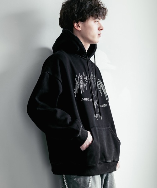 Rocky Monroe(ロッキーモンロー)の「オーバーサイズ ラインストーンロゴプリント ヴィンテージライク 裏起毛スウェットプルオーバーフード付きパーカー(パーカー・メンズ・ブラック・M/L/XL)」の4枚目の写真