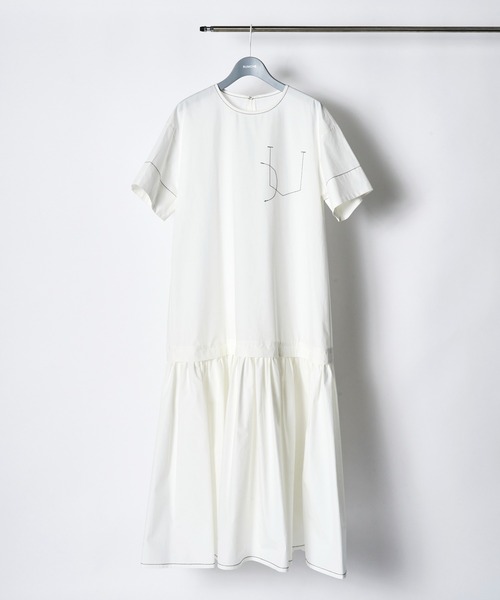 RUMCHE（ラムシェ）の「Stitch Typewriter Dress / ステッチタイプライタードレス（ワンピース・レディース・ホワイト/ネイビー/ブラック・FREE）」の2枚目の写真