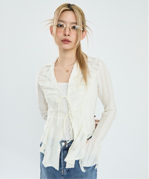 Clum(クルム)の「フロントギャザーシアーシャツ(シャツ/ブラウス・レディース・ホワイト・MEDIUM/SMALL)」の4枚目の写真