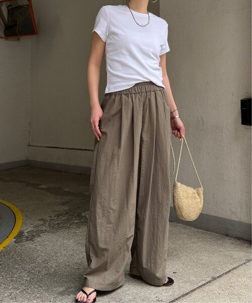 LBC（エルビーシー）の「ナイロンギャザーワイドパンツ（その他パンツ・レディース・グレー/エメラルド/ベージュ・M/L）」の21枚目の写真