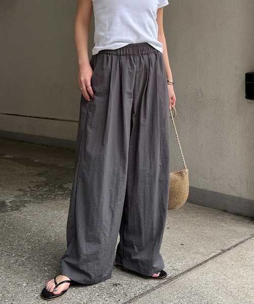 LBC（エルビーシー）の「ナイロンギャザーワイドパンツ（その他パンツ・レディース・グレー/エメラルド/ベージュ・M/L）」の10枚目の写真