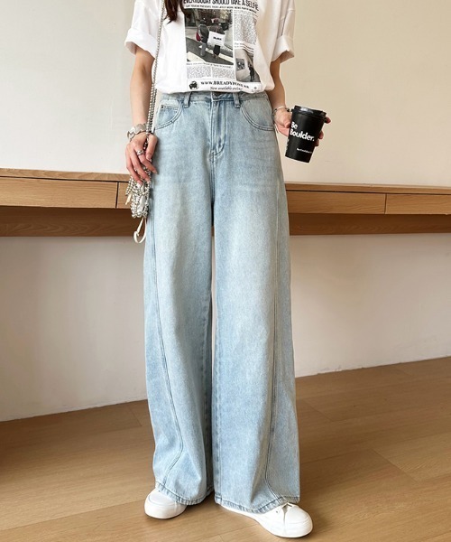 COCOMOMO(ココモモ)の「こなれストレート。 斜め切り替えデザイン ストレートデニムパンツ ワイド デニムパンツ(デニムパンツ・レディース・ライトブルー/アイボリー/ダークブルー・M/S/L)」の2枚目の写真