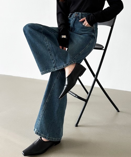 COCOMOMO(ココモモ)の「こなれストレート。 斜め切り替えデザイン ストレートデニムパンツ ワイド デニムパンツ(デニムパンツ・レディース・ライトブルー/アイボリー/ダークブルー・M/S/L)」の13枚目の写真