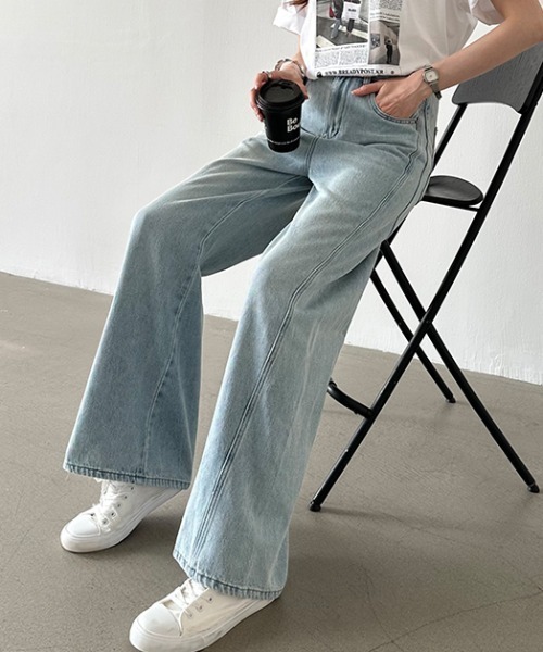 COCOMOMO(ココモモ)の「こなれストレート。 斜め切り替えデザイン ストレートデニムパンツ ワイド デニムパンツ(デニムパンツ・レディース・ライトブルー/アイボリー/ダークブルー・M/S/L)」の8枚目の写真