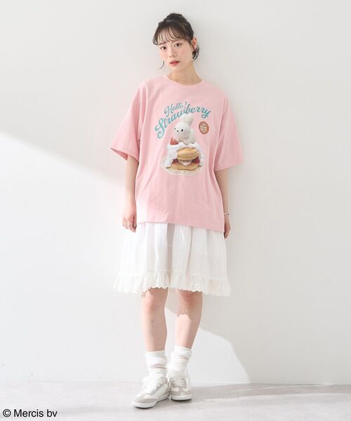 earth music&ecology（アースミュージックアンドエコロジー）の「miffy/earth strawberry Tee（Tシャツ/カットソー・レディース・オフホワイト/ブルー系その他7/ピンク/イエロー・FREE）」の14枚目の写真