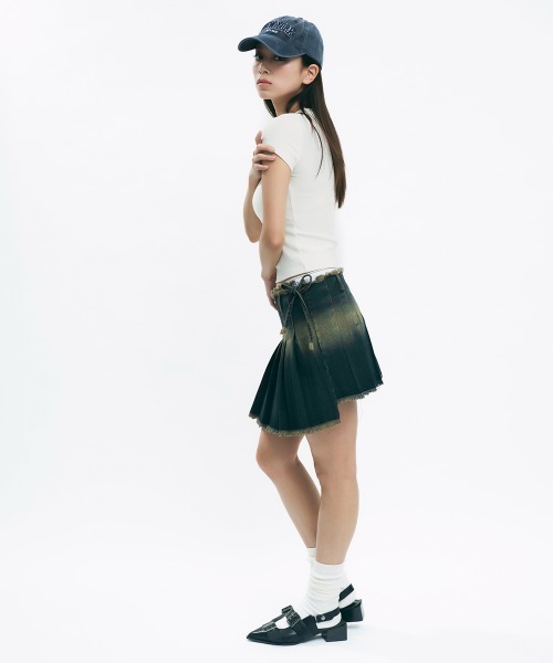 Clum(クルム)の「One point logo cropped top / ワンポイントロゴクロップド丈トップス(Tシャツ/カットソー・レディース・アイボリー/チャコールグレー/ワインレッド・SMALL/MEDIUM)」の11枚目の写真