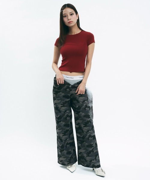 Clum(クルム)の「One point logo cropped top / ワンポイントロゴクロップド丈トップス(Tシャツ/カットソー・レディース・アイボリー/チャコールグレー/ワインレッド・SMALL/MEDIUM)」の19枚目の写真