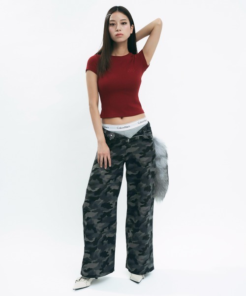 Clum(クルム)の「One point logo cropped top / ワンポイントロゴクロップド丈トップス(Tシャツ/カットソー・レディース・アイボリー/チャコールグレー/ワインレッド・SMALL/MEDIUM)」の20枚目の写真