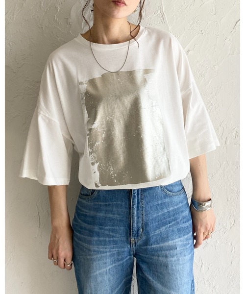 She's Closet(シーズクローゼット)の「オーバーサイズヴィンテージロゴ半袖メタリック箔プリントTシャツ(Tシャツ/カットソー・レディース・スミクロ/アイボリー/オフホワイト・FREE)」の5枚目の写真