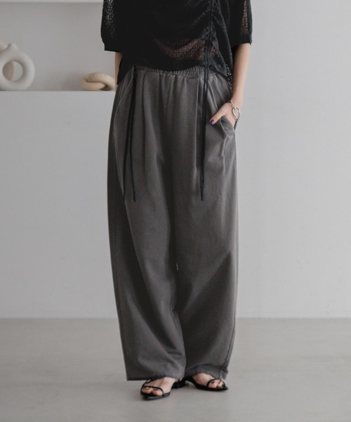 LOWRYS FARM（ローリーズファーム）の「カットイージーコクーンパンツ２ 491345（デニムパンツ・レディース・チャコールグレー/ブラウン/パープル/ブラック/グレー/アイボリー・MEDIUM/LARGE）」の19枚目の写真