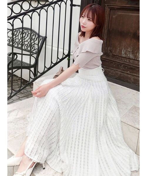 dazzlin(ダズリン)の「2WAYボタンオフショルニットトップス(ニット/セーター・レディース・オフホワイト/グレー/レッド/ピンク・FREE)」の12枚目の写真