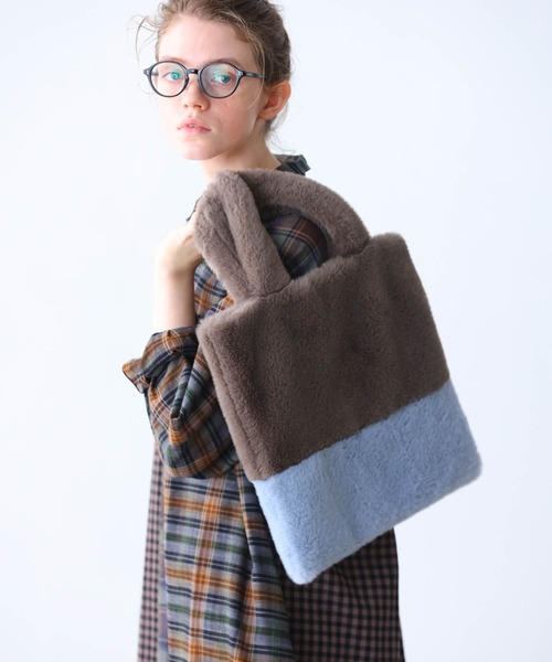 Kelen(ケレン)の「「KELEN / ケレン」バイカラーエコファーバッグ(エコバッグ/サブバッグ・レディース・モカ/マスタード/ボルドー・FREE)」の4枚目の写真