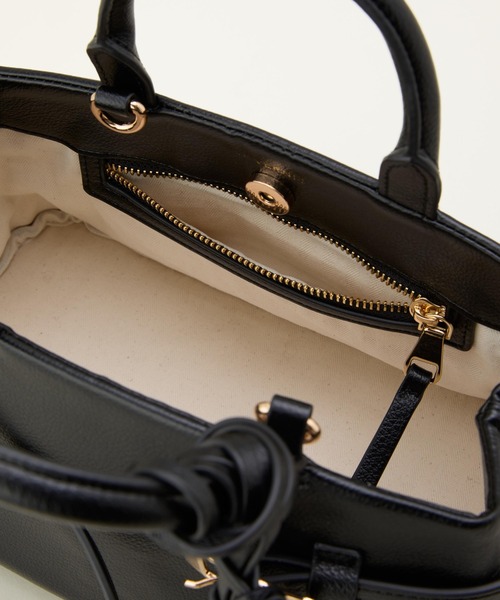 LE VERNIS（ル・ベルニ）の「LE VERNIS(ル・ベルニ) 【オケージョン対応】Poire Charm bag（ハンドバッグ・レディース・ブラウン/モカ/ブラック・FREE）」の11枚目の写真