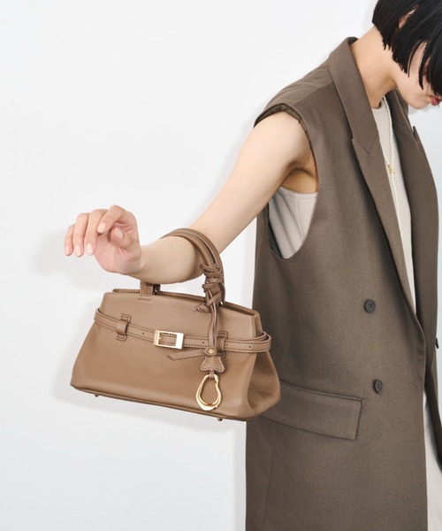 LE VERNIS（ル・ベルニ）の「LE VERNIS(ル・ベルニ) 【オケージョン対応】Poire Charm bag（ハンドバッグ・レディース・ブラウン/モカ/ブラック・FREE）」の12枚目の写真