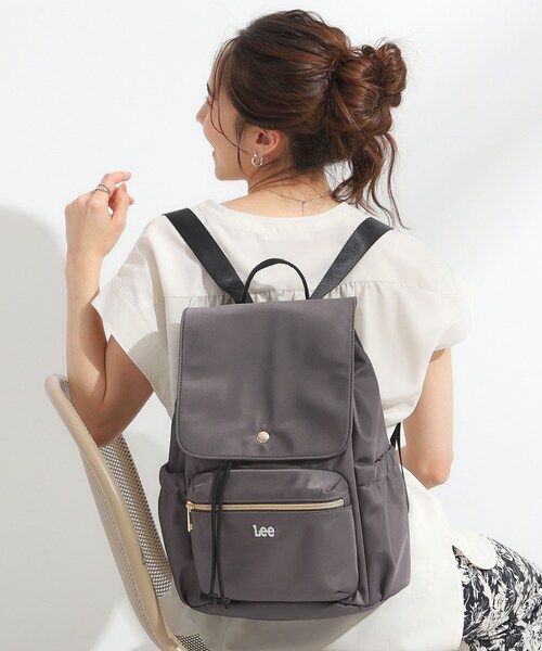Lee（リー）の「【Lee別注／撥水】フラップリュック（バックパック/リュック・レディース・ブラック/アイボリー系7/チャコールグレー・00）」の2枚目の写真
