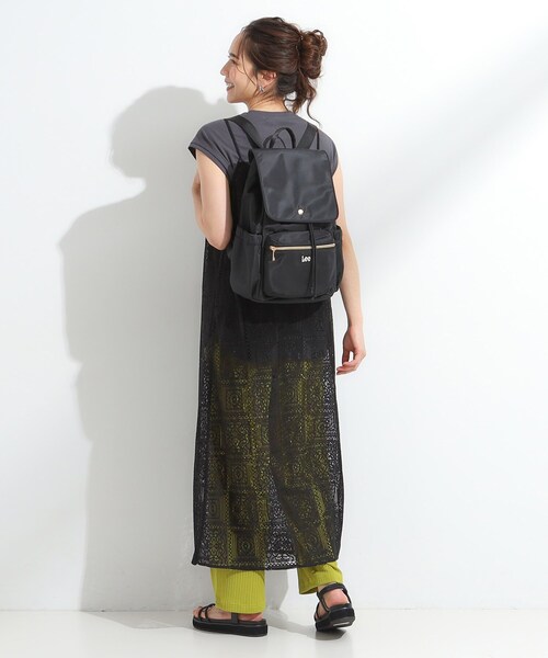 Lee（リー）の「【Lee別注／撥水】フラップリュック（バックパック/リュック・レディース・ブラック/アイボリー系7/チャコールグレー・00）」の7枚目の写真