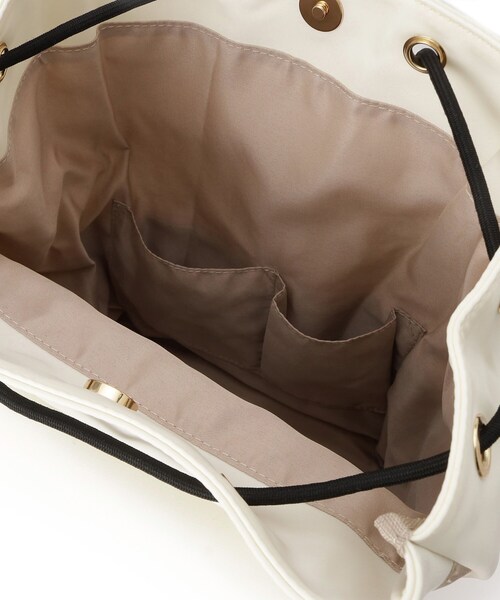 Lee（リー）の「【Lee別注／撥水】フラップリュック（バックパック/リュック・レディース・ブラック/アイボリー系7/チャコールグレー・00）」の21枚目の写真