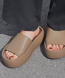 HUG.U（ハグユー）の「厚底サンダル（サンダル）」