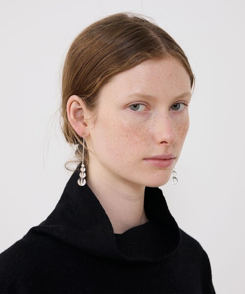 SASKIA DIEZ(サスキアディッツ)の「SASKIA DIEZ Drop ピアス(ピアス(両耳用)・レディース・シルバー系その他・FREE)」の2枚目の写真