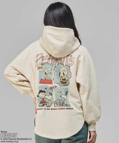 KRIFF MAYER Lady's Collection(クリフメイヤーレディースコレクション)の「刺繍スヌーピー裏起毛パーカー(パーカー・レディース・チャコール/カラフル/グリーン/ナチュラル/ベージュ・MEDIUM/LARGE)」の3枚目の写真